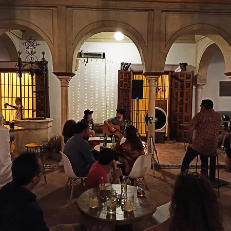 Frenteabastos Cafe & Guest house