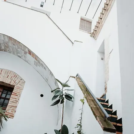 Frenteabastos Cafe & Guest house